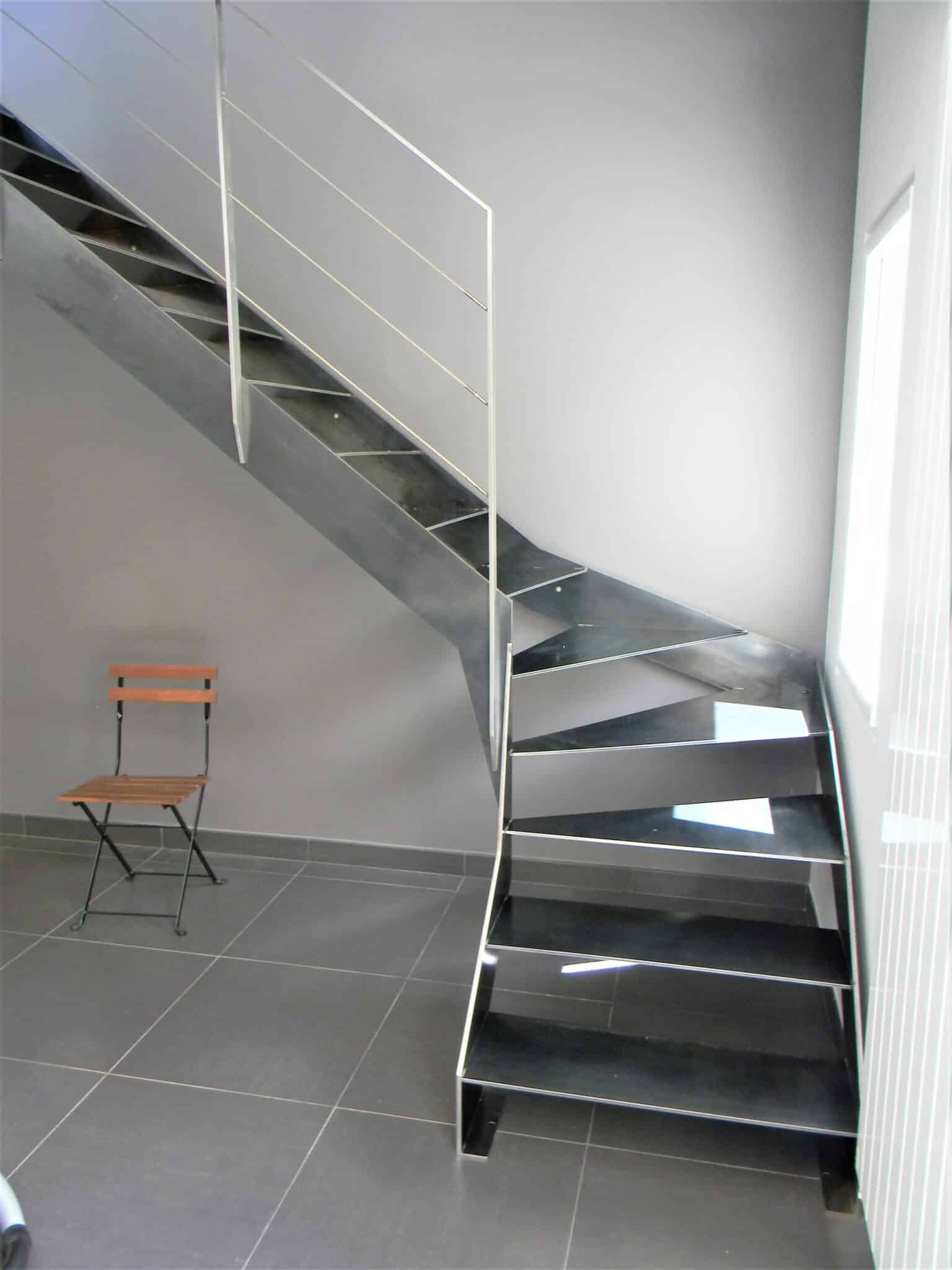 Escalier métal EPURE © - 1/4 tournant balancé - Métal Design